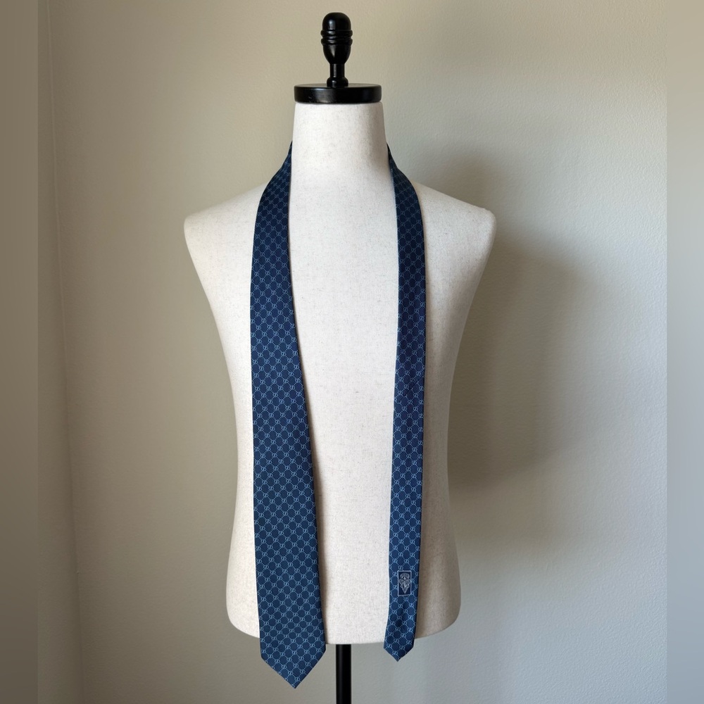 Gucci GG Navy Blue Silk Tie Like New - Picture 3 of 11